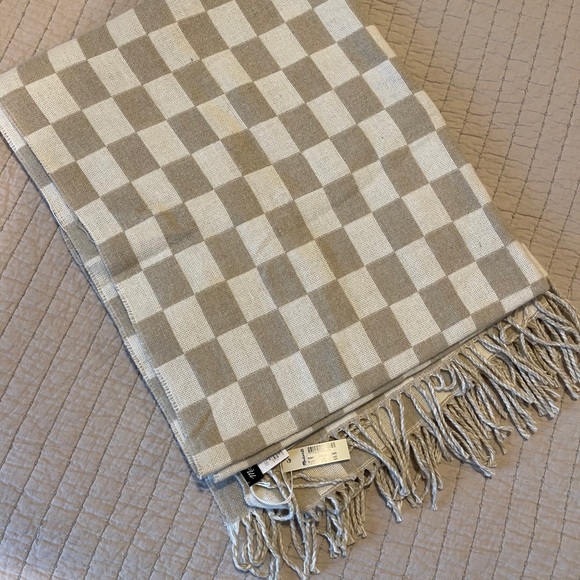 NWT! Sold out Madewell Check Cape Scarf- beautiful - Picture 4 of 5